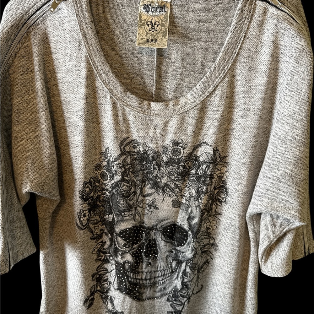 Vocal Top Womens Gray Graphic Floral Skull 3/4Sleeve Sz S Zippers on Shoulder